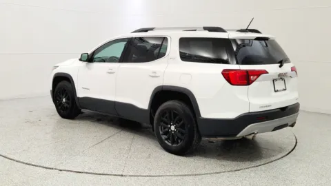 More photos of 2019 GMC Acadia SLT at Tom Gill Chevrolet, KY