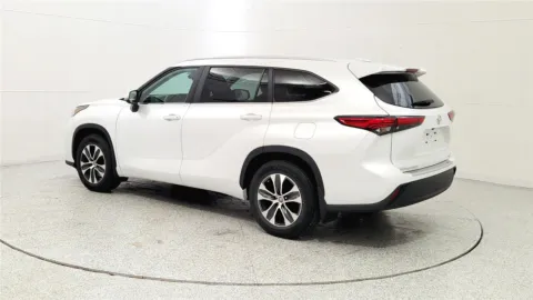 More photos of 2023 Toyota Highlander XLE at Tom Gill Chevrolet, KY