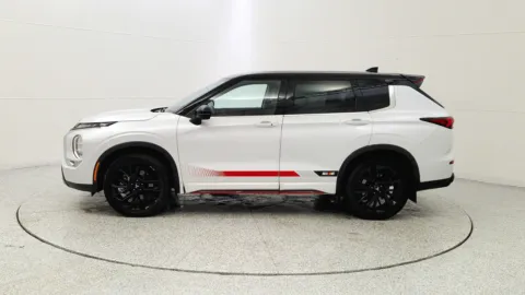 More photos of 2023 Mitsubishi Outlander SE at Tom Gill Chevrolet, KY