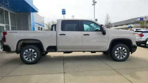 White 2026 Chevrolet Silverado 2500HD Custom for sale in Florence, KY