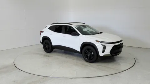 White 2025 Chevrolet Trax ACTIV for sale in Florence, KY