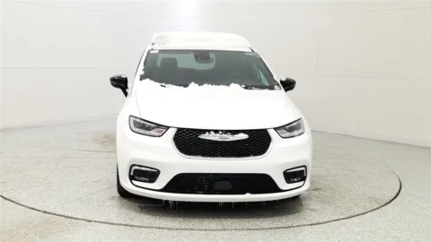 Photos of 2025 Chrysler Pacifica Select for sale in Florence, KY at Tom Gill Chevrolet