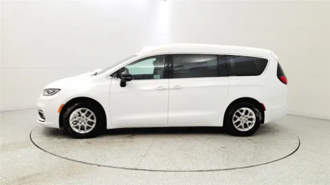 More photos of 2025 Chrysler Pacifica Select at Tom Gill Chevrolet, KY