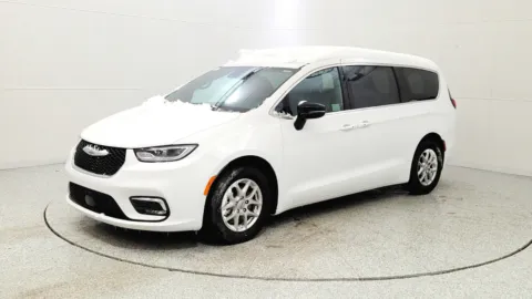 Another view of 2025 Chrysler Pacifica Select for sale in Florence, KY at Tom Gill Chevrolet