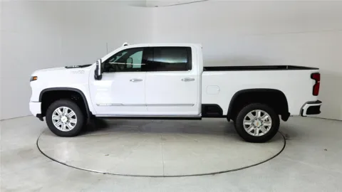 More photos of 2024 Chevrolet Silverado 2500HD High Country at Tom Gill Chevrolet, KY
