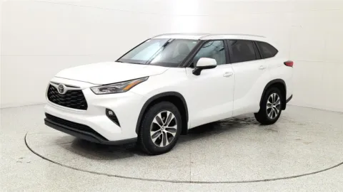 Another view of 2023 Toyota Highlander XLE for sale in Florence, KY at Tom Gill Chevrolet