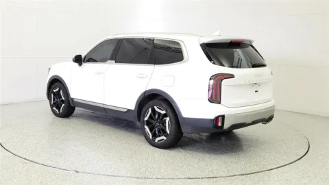 More photos of 2024 Kia Telluride EX at Tom Gill Chevrolet, KY