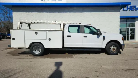 White 2019 Ford Super Duty F-350 DRW XL for sale in Florence, KY