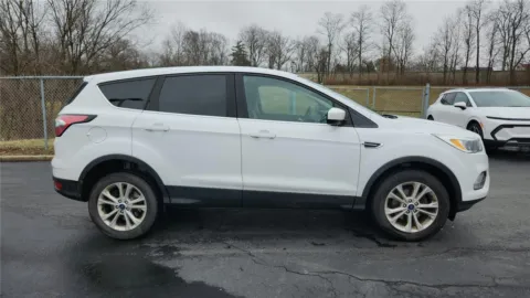 White 2017 Ford Escape SE for sale in Florence, KY