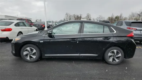 More photos of 2017 Hyundai Ioniq Hybrid SEL at Tom Gill Chevrolet, KY