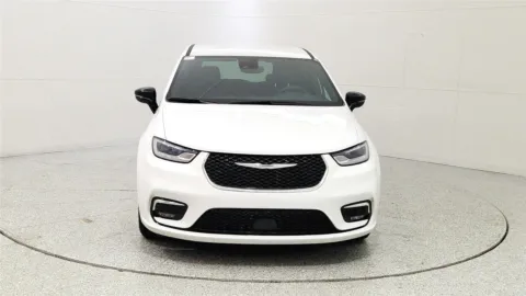 Photos of 2025 Chrysler Pacifica Select for sale in Florence, KY at Tom Gill Chevrolet