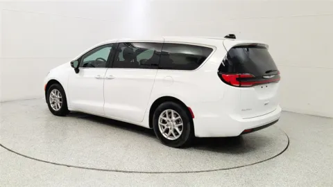 More photos of 2025 Chrysler Pacifica Select at Tom Gill Chevrolet, KY