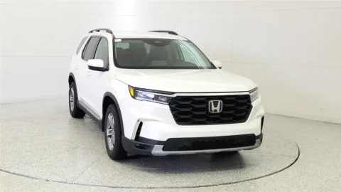 Photos of 2024 Honda Pilot EX-L w/Rear Captain's Chairs for sale in Florence, KY at Tom Gill Chevrolet