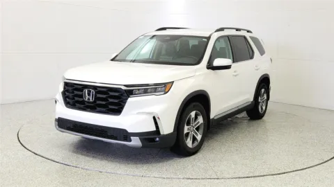 Another view of 2024 Honda Pilot EX-L w/Rear Captain's Chairs for sale in Florence, KY at Tom Gill Chevrolet