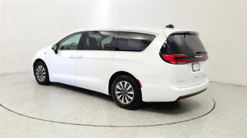 More photos of 2023 Chrysler Pacifica Hybrid Touring L at Tom Gill Chevrolet, KY