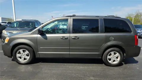More photos of 2010 Dodge Grand Caravan Hero at Tom Gill Chevrolet, KY