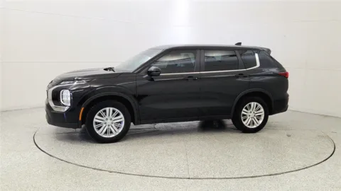 More photos of 2023 Mitsubishi Outlander ES at Tom Gill Chevrolet, KY