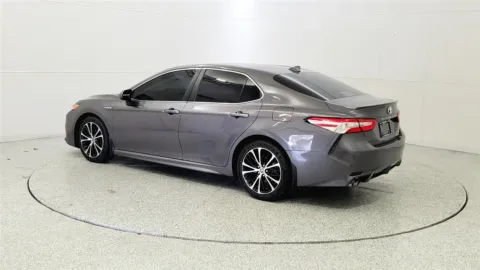 More photos of 2020 Toyota Camry Hybrid SE at Tom Gill Chevrolet, KY