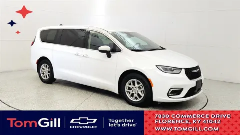 White 2023 Chrysler Pacifica Touring L for sale in Florence, KY