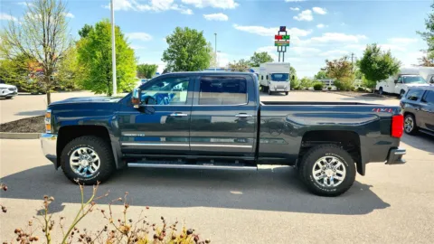 More photos of 2019 Chevrolet Silverado 3500HD LTZ at Tom Gill Chevrolet, KY