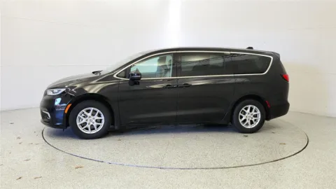 More photos of 2023 Chrysler Pacifica Touring L at Tom Gill Chevrolet, KY