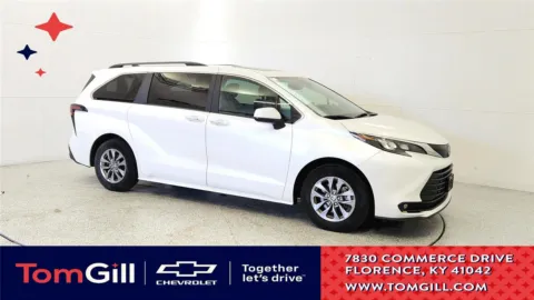 White 2025 Toyota Sienna XLE for sale in Florence, KY