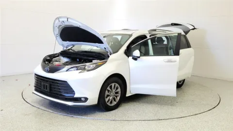 More photos of 2025 Toyota Sienna XLE at Tom Gill Chevrolet, KY