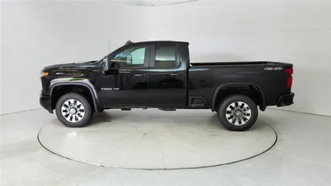 More photos of 2024 Chevrolet Silverado 2500HD Custom at Tom Gill Chevrolet, KY