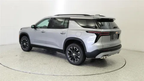 More photos of 2026 Chevrolet Traverse FWD LT at Tom Gill Chevrolet, KY