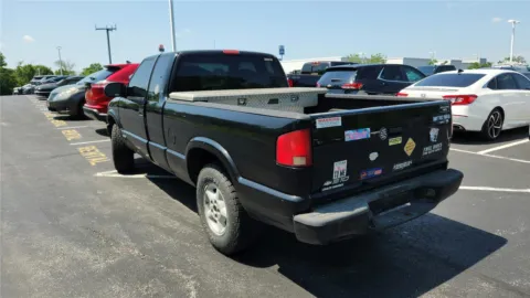 More photos of 2001 Chevrolet S-10 LS at Tom Gill Chevrolet, KY