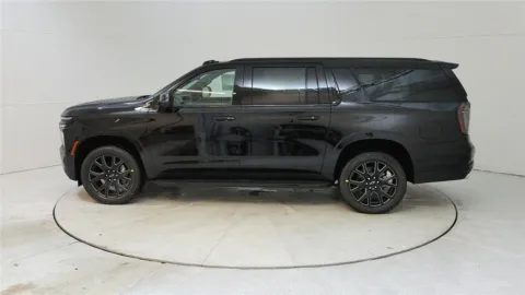 More photos of 2025 Chevrolet Suburban RST at Tom Gill Chevrolet, KY