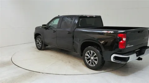 More photos of 2022 Chevrolet Silverado 1500 LT at Tom Gill Chevrolet, KY