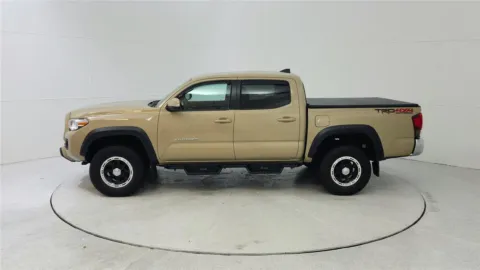 More photos of 2018 Toyota Tacoma TRD Off-Road at Tom Gill Chevrolet, KY