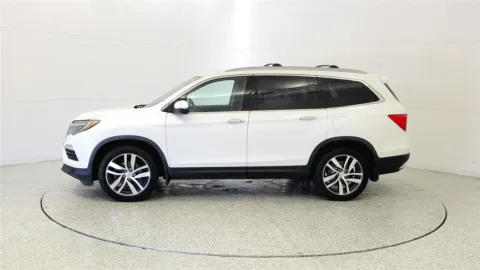 More photos of 2018 Honda Pilot Touring at Tom Gill Chevrolet, KY