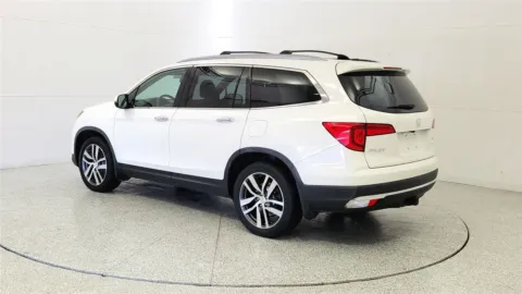 More photos of 2018 Honda Pilot Touring at Tom Gill Chevrolet, KY