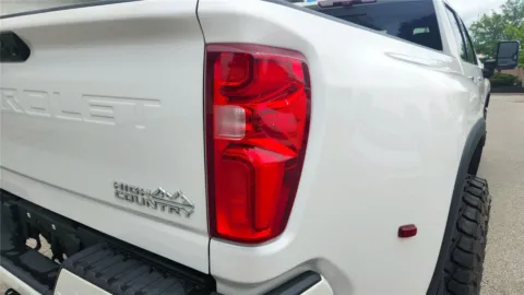 More photos of 2021 Chevrolet Silverado 3500HD High Country at Tom Gill Chevrolet, KY