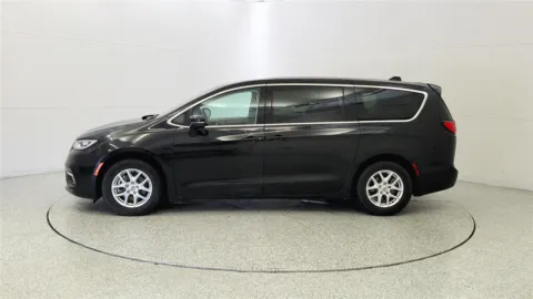 More photos of 2023 Chrysler Pacifica Touring L at Tom Gill Chevrolet, KY