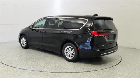 More photos of 2023 Chrysler Pacifica Touring L at Tom Gill Chevrolet, KY