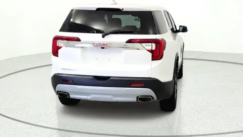 More photos of 2022 GMC Acadia SLE at Tom Gill Chevrolet, KY