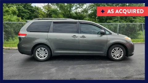 Green 2011 Toyota Sienna XLE 8-Passenger for sale in Florence, KY