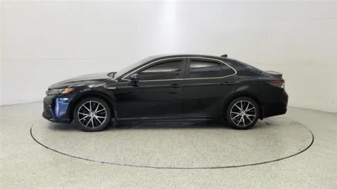 More photos of 2021 Toyota Camry Hybrid SE at Tom Gill Chevrolet, KY
