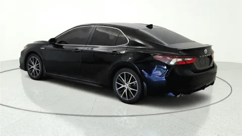 More photos of 2021 Toyota Camry Hybrid SE at Tom Gill Chevrolet, KY