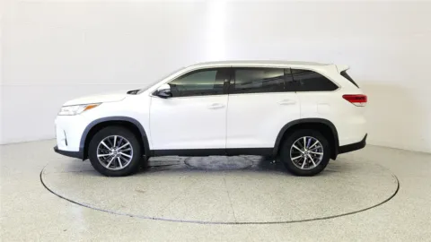 More photos of 2019 Toyota Highlander XLE at Tom Gill Chevrolet, KY