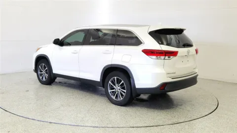 More photos of 2019 Toyota Highlander XLE at Tom Gill Chevrolet, KY