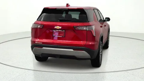 More photos of 2027 Chevrolet Equinox FWD LT at Tom Gill Chevrolet, KY