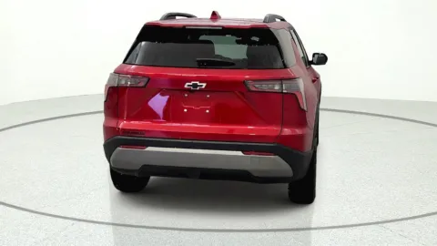 More photos of 2027 Chevrolet Equinox FWD LT at Tom Gill Chevrolet, KY