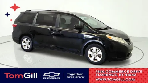 Black 2017 Toyota Sienna LE 8-Passenger for sale in Florence, KY
