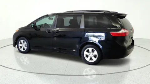 More photos of 2017 Toyota Sienna LE 8-Passenger at Tom Gill Chevrolet, KY