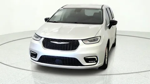 Photos of 2024 Chrysler Pacifica Touring L for sale in Florence, KY at Tom Gill Chevrolet