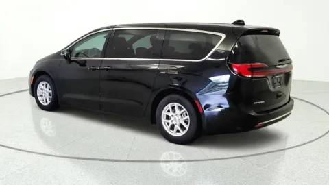 More photos of 2023 Chrysler Pacifica Touring L at Tom Gill Chevrolet, KY